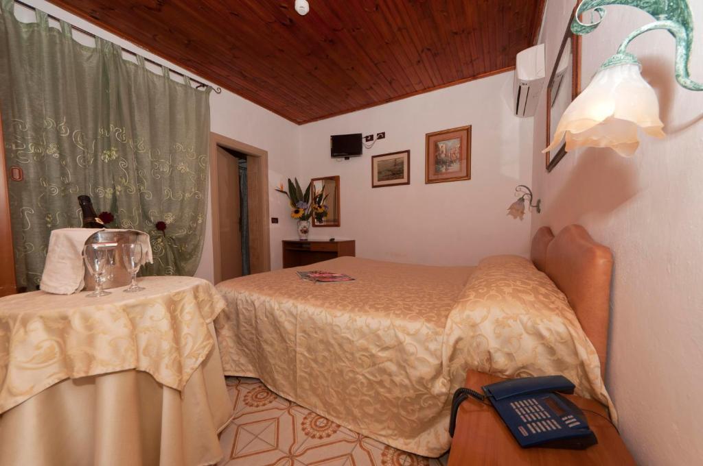 Hotel Villa Franca Forio di Ischia Cameră foto